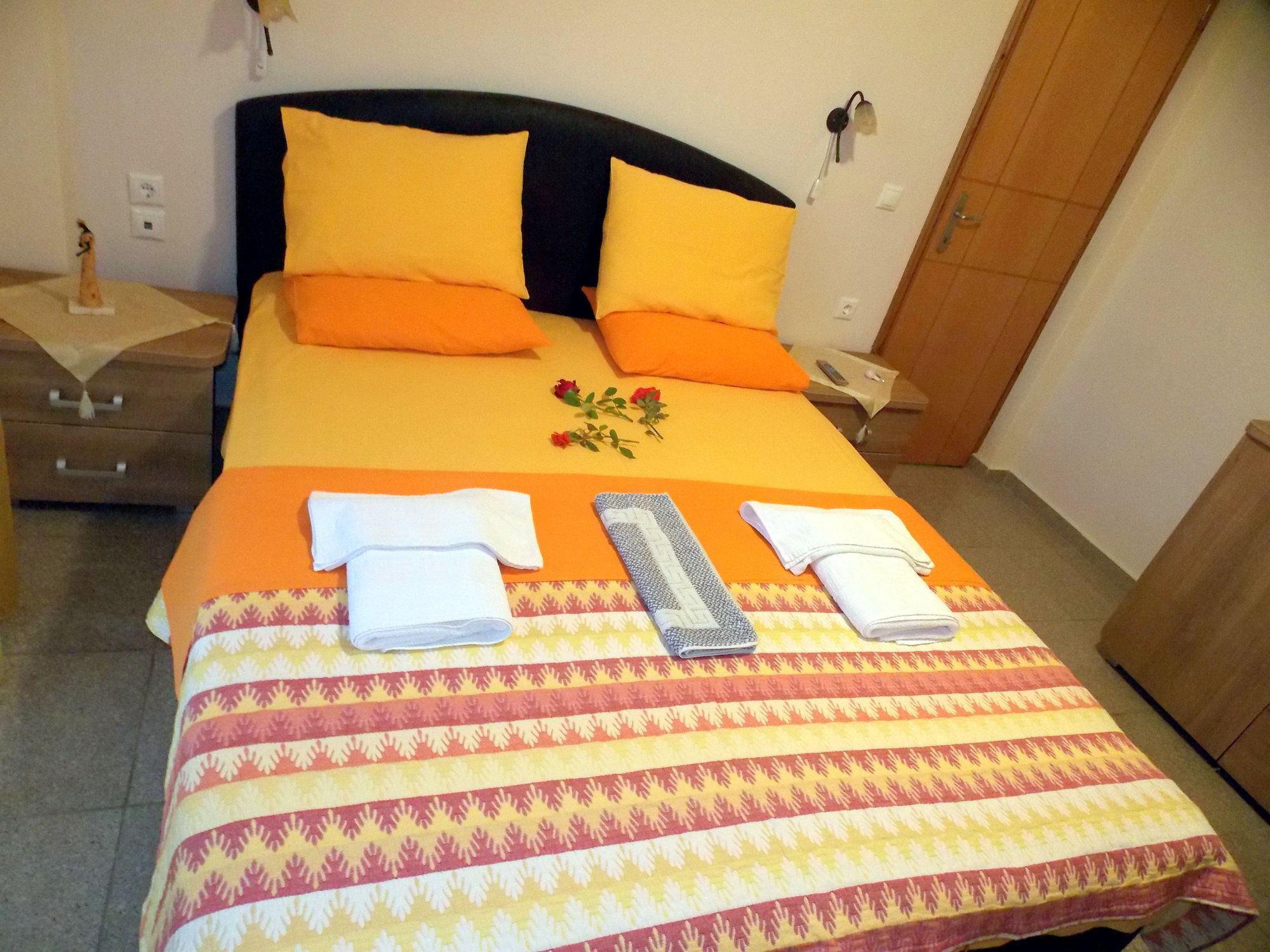 Nikos Apartments Ситония Екстериор снимка
